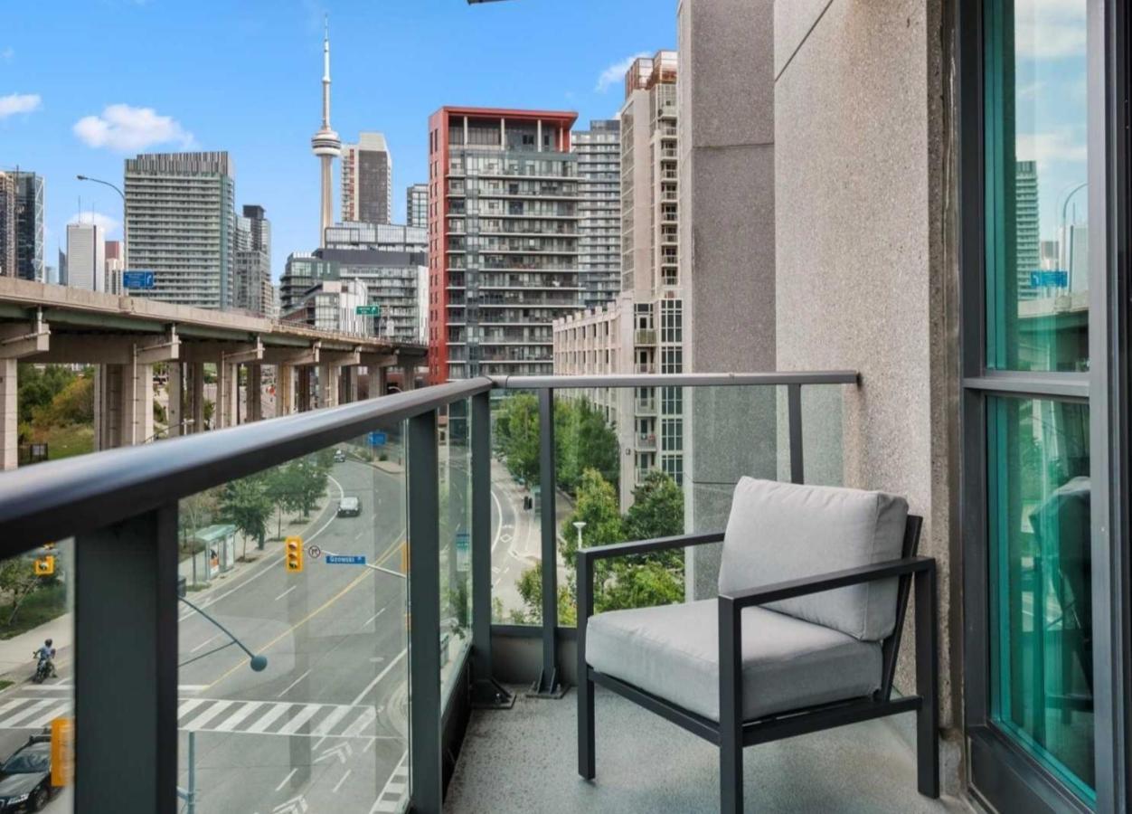 Cn Tower View With Free Parking, Pool, & More Amenities Toronto Exterior photo