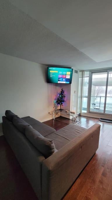 Cn Tower View With Free Parking, Pool, & More Amenities Toronto Exterior photo