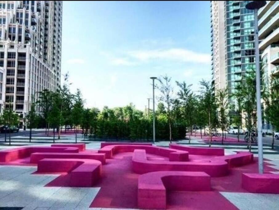 Cn Tower View With Free Parking, Pool, & More Amenities Toronto Exterior photo