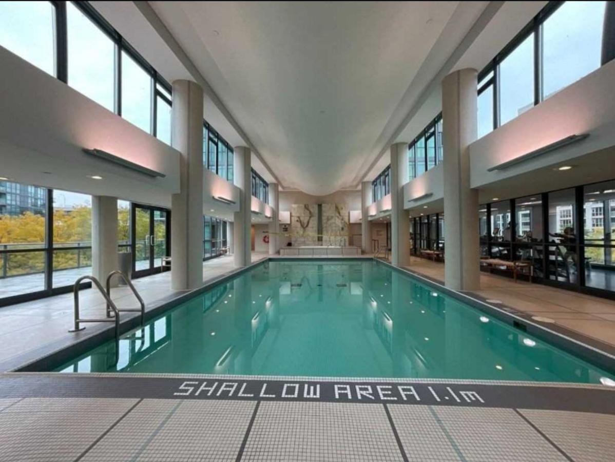Cn Tower View With Free Parking, Pool, & More Amenities Toronto Exterior photo