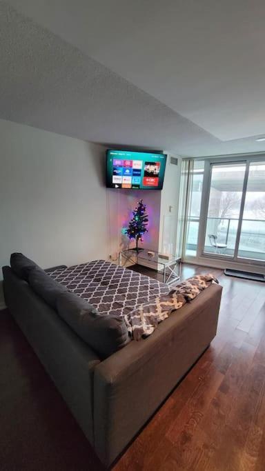 Cn Tower View With Free Parking, Pool, & More Amenities Toronto Exterior photo