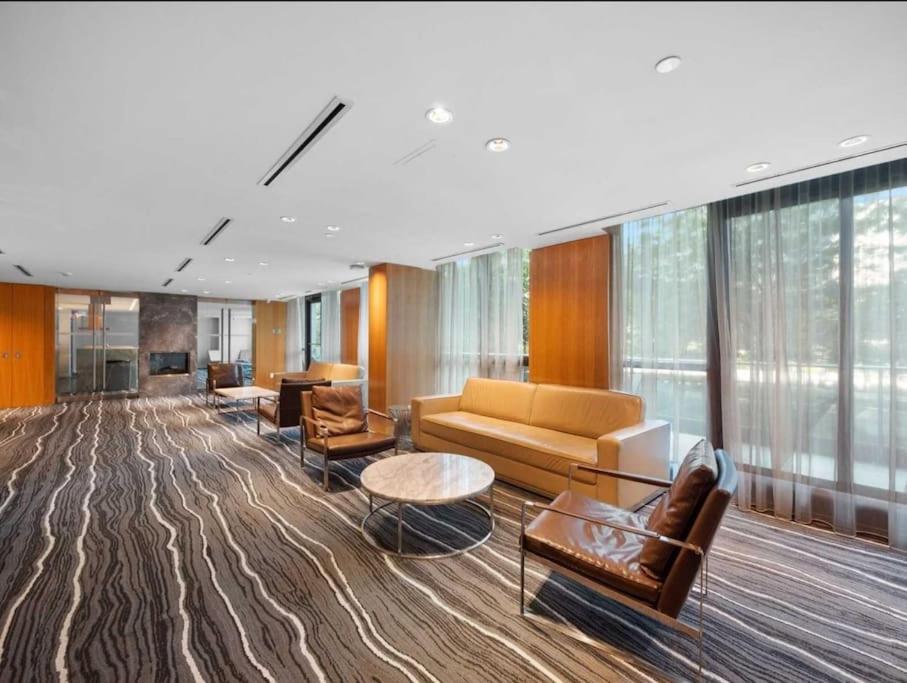 Cn Tower View With Free Parking, Pool, & More Amenities Toronto Exterior photo